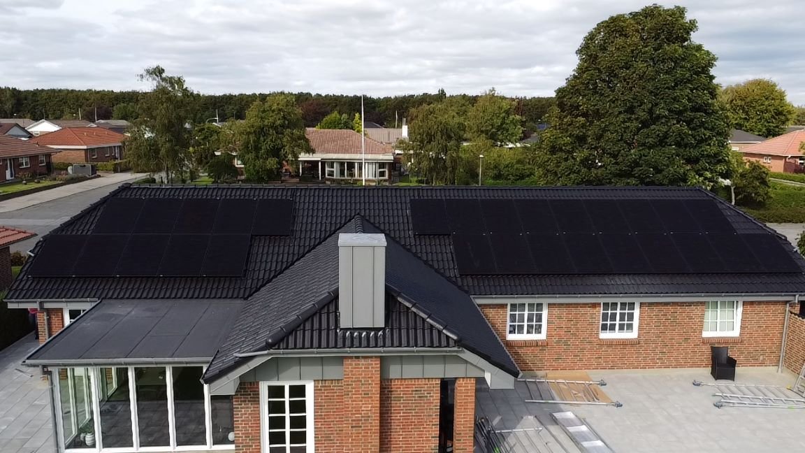 Grindsted 11 48 kWp Hybrid solcelleanlæg med batteri Solet Danmark